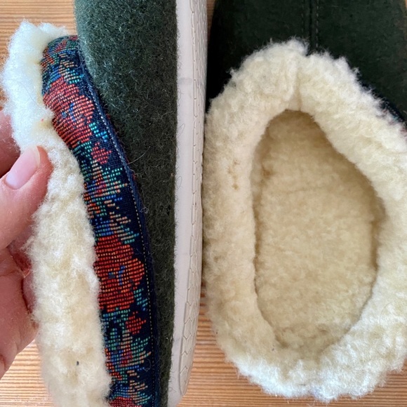 Wool Slippers w/ Floral Trim Made in USA - Picture 6 of 6